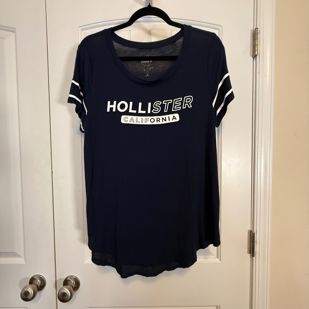 Hollister California XL Graphic T-Shirt Blue Varsity Stripe Scoop Neck Shirt - Picture 2 of 6
